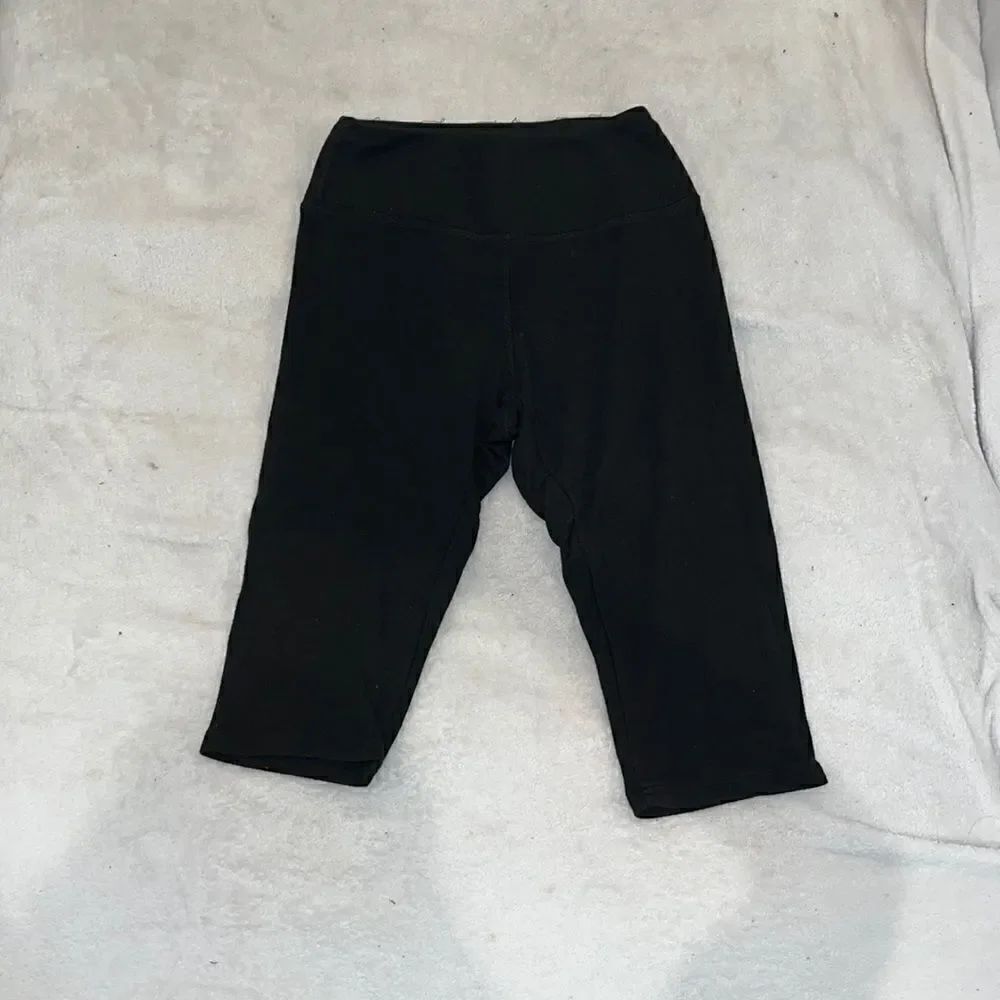 Brandy Melville black one size at knee cropped leggings